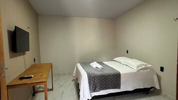 1 quarto, Wi-Fi de cortesia, roupa de cama