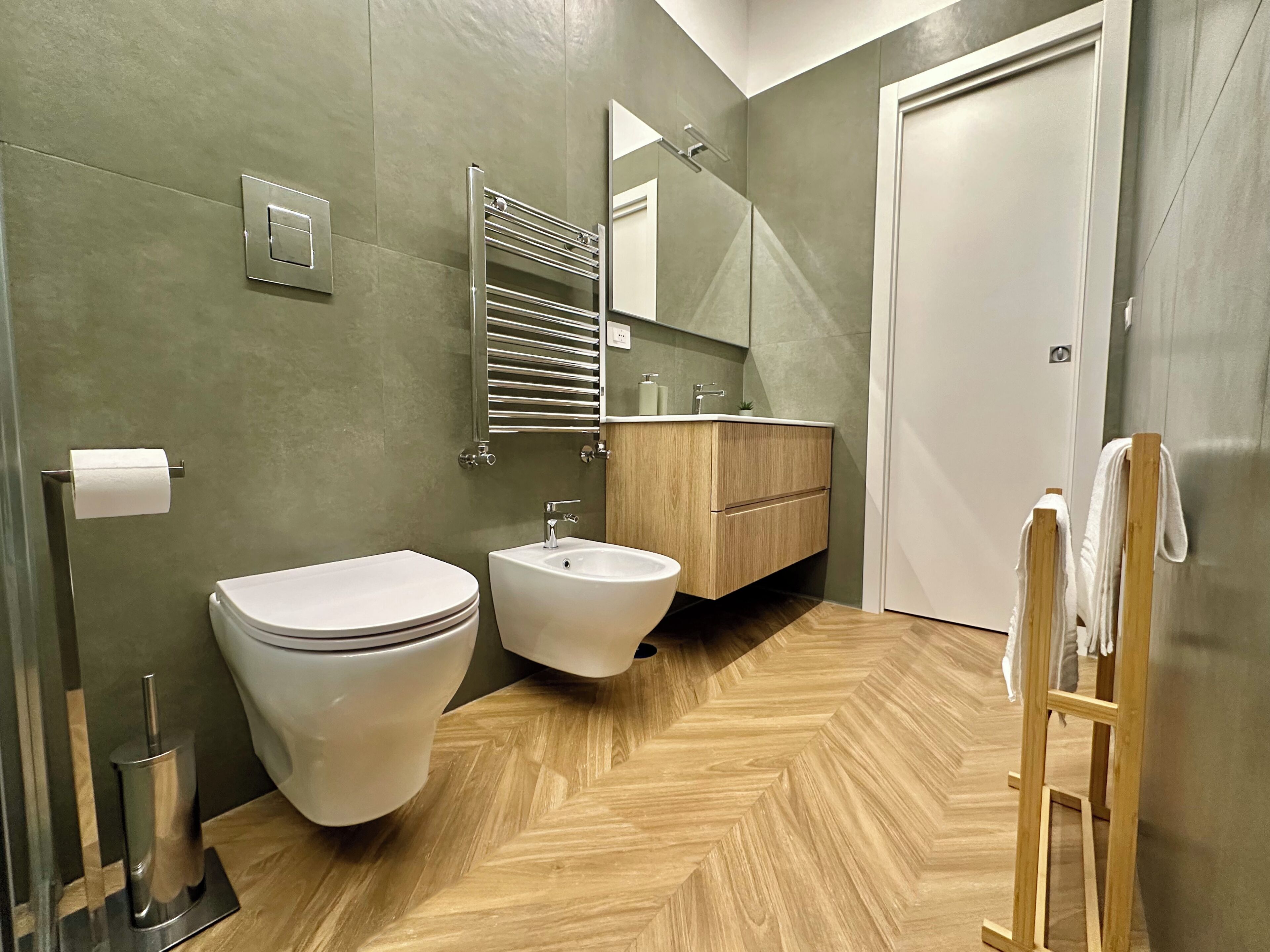 Dusche, Haartrockner, Bidet, Handtücher