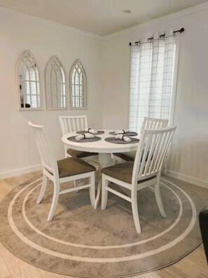 Dining - Hudson Horse Ranch (Hudson)