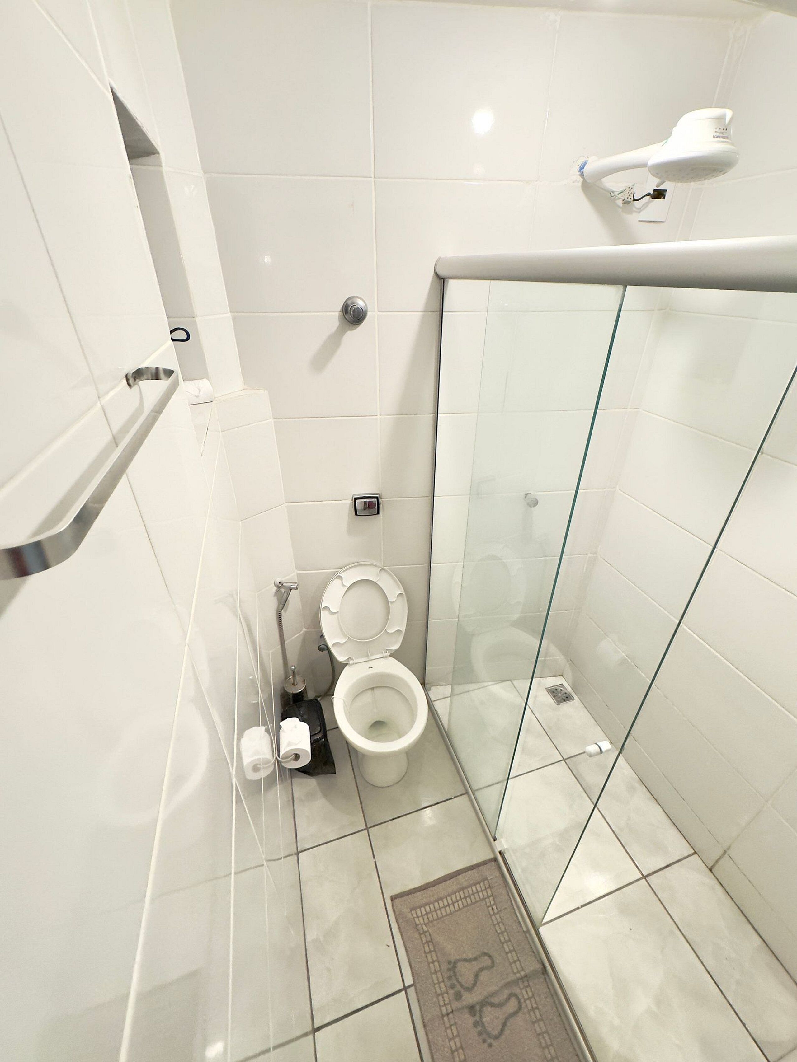 Comfort Suite | Bathroom | Free toiletries, towels, soap, toilet paper