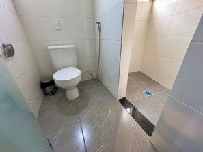 Đồ dùng nhà tắm miễn phí, khăn tắm, xà phòng, giấy vệ sinh 