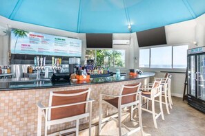 Bar (on property) - Cozy 1-bedroom condo in lovely Daytona Beach with AC and gym (Daytona Beach)