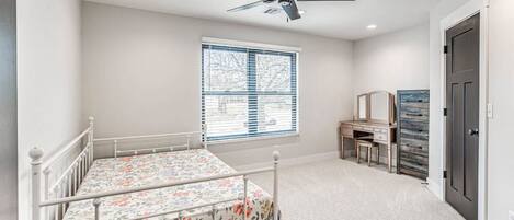 4 bedrooms, iron/ironing board, free WiFi, bed sheets