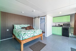 3 bedrooms, in-room safe, desk, iron/ironing board