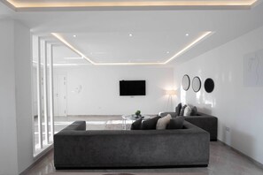 Departamento, 4 habitaciones, para fumadores, balcón | Sala de estar