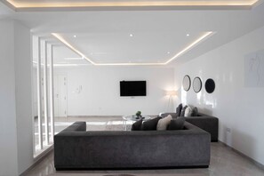 Departamento, 4 habitaciones, para fumadores, balcón | Sala de estar