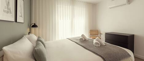 1 bedroom, iron/ironing board, travel crib, internet