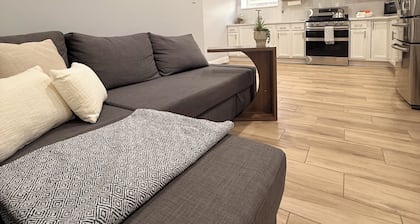 Chicago Stay Near Midway Airport & Orange Line