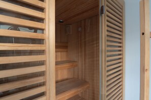 Sauna - 5 Minutes from the Beaches: Relax by the Pool (Alassio)