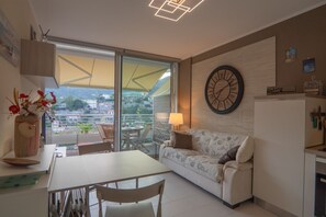 TV - 5 Minutes from the Beaches: Relax by the Pool (Alassio)