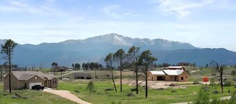 Spacious 6acre, 5-bedroom house in marvelous Colorado Springs with AC and gym.