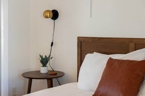 3 bedrooms, iron/ironing board, WiFi, bed sheets - Mid-Century Oasis w/ heated Pool (Tucson)