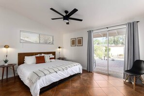 3 bedrooms, iron/ironing board, WiFi, bed sheets - Mid-Century Oasis w/ heated Pool (Tucson)