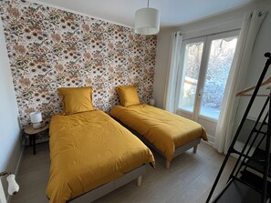 Room - Vrbo Property (Rives-d'Autise)