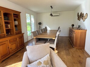 Dining - Vrbo Property (Rives-d'Autise)