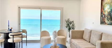 Apartment, 4 Bedrooms, Smoking, Patio | Living room