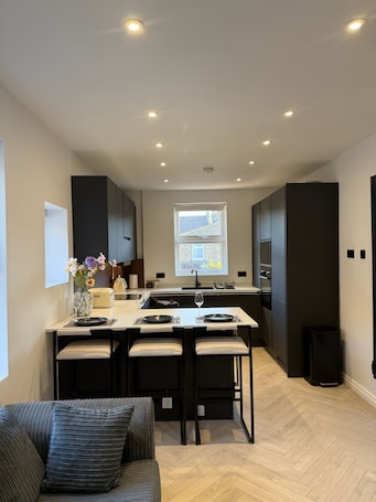 Interior. Luxury 3BR Flat Near East Croydon/Gatwick 3WiFi