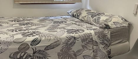 Cortinas blackout, tabla de planchar con plancha y wifi gratis