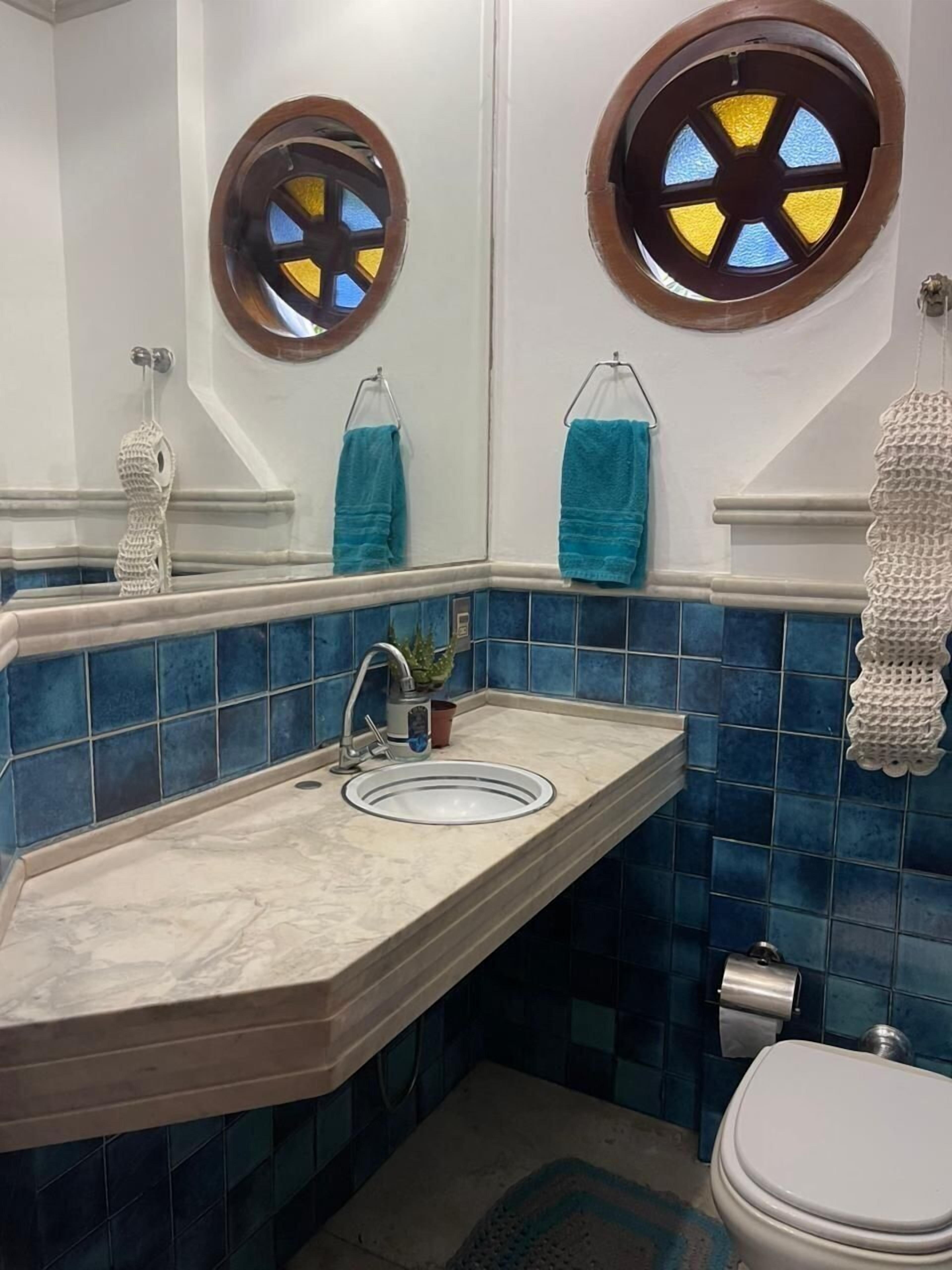 Shower dan tisu toilet