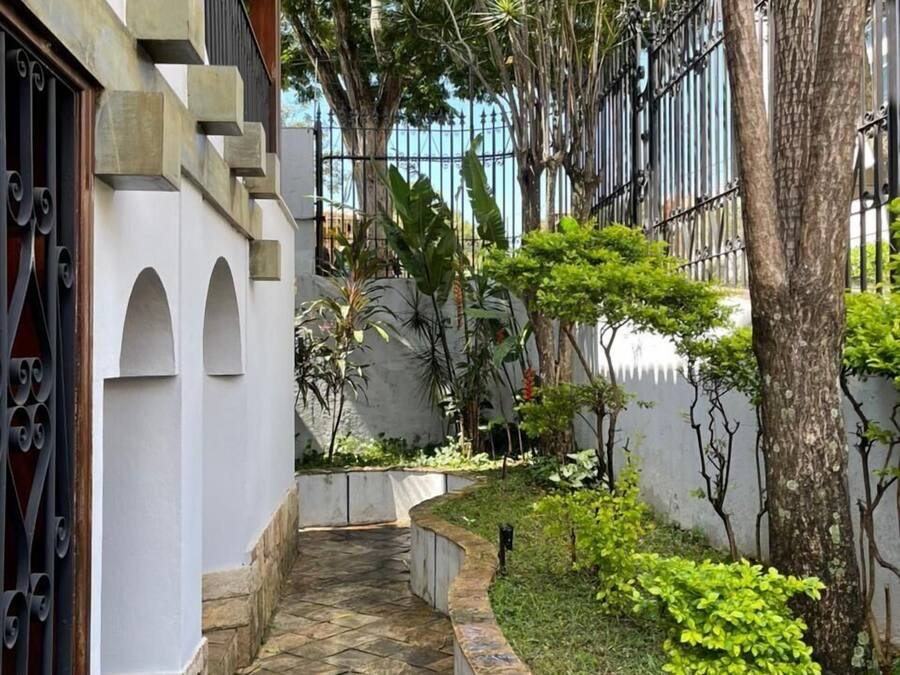 Halaman properti
