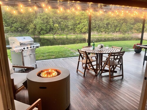 Tropical Retreat with Wildlife Lakeview- Pool Table, Gas Oven & Fire Pit