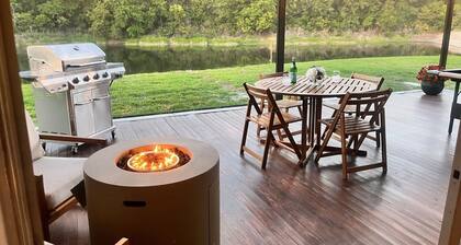 Tropical Retreat with Wildlife Lakeview- Pool Table, Gas Oven & Fire Pit