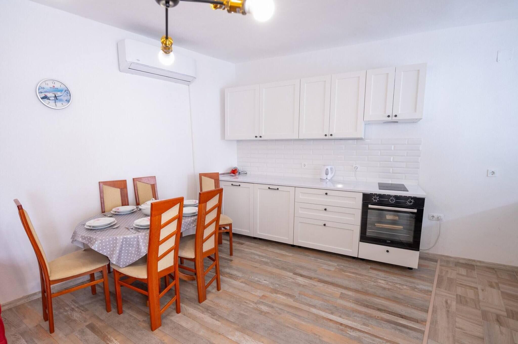 Villa, 4 Bedrooms | Dining room