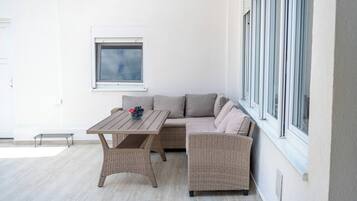 Villa, 4 Bedrooms | Living room