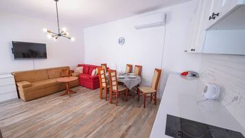 Villa, 4 Bedrooms | Ruang makan