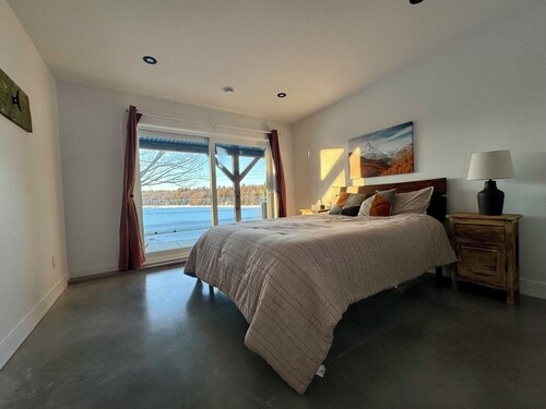 Chalet 2025 sur lac Barron navigable Spa, quai, 4 rooms -14 pers - Laurentians