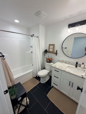 Hair dryer, towels, soap, toilet paper - Scenic Sunset Studio by Zion, Lakes, and ATV Rec Areas (Washington)