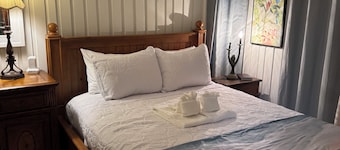 Vacation Village Resort a "Hilltop Haven" Cozy 2-bedroom cottage in Clermont