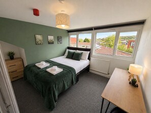 6 chambres, bureau, Wi-Fi gratuit, draps fournis