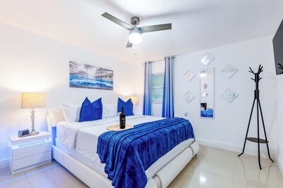 Cozy Palm Beach Stay 5min Downtown Pets OK