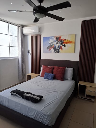 Spacious 3-bedroom apartment in tranquil Panamá with AC