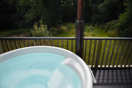 Shepherds hut & wood burning hot tub in the heart of Pembrokeshire countryside.