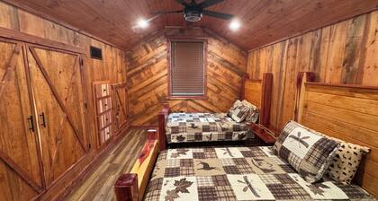 Ouachita Crystal Cabin 2