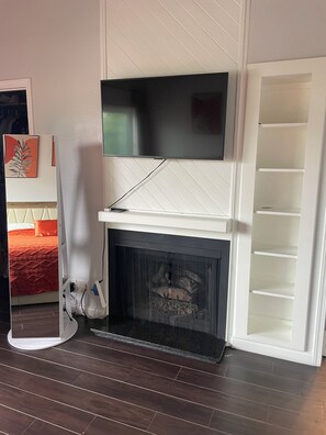 Room - Family Beach Retreat - Pool, Walk to Beach, Redondo Pier, Nightlife (Redondo Beach)