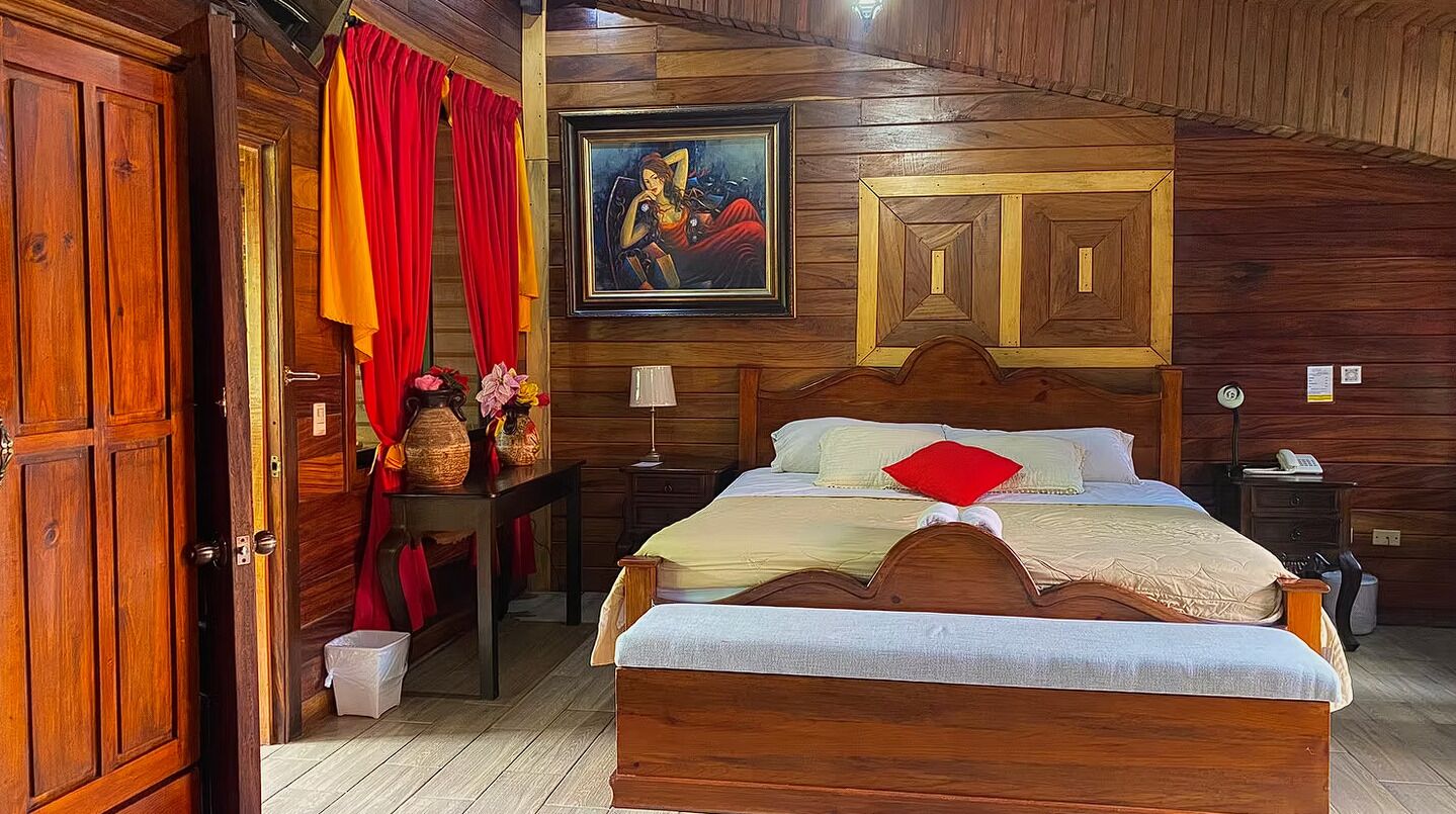 Comfort Room, Garden View | Free minibar, bed sheets