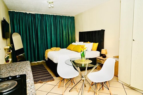 Cozy & Comfortable Apartment with a pool