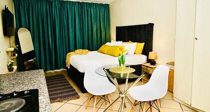 Cozy & Comfortable Apartment with a pool
