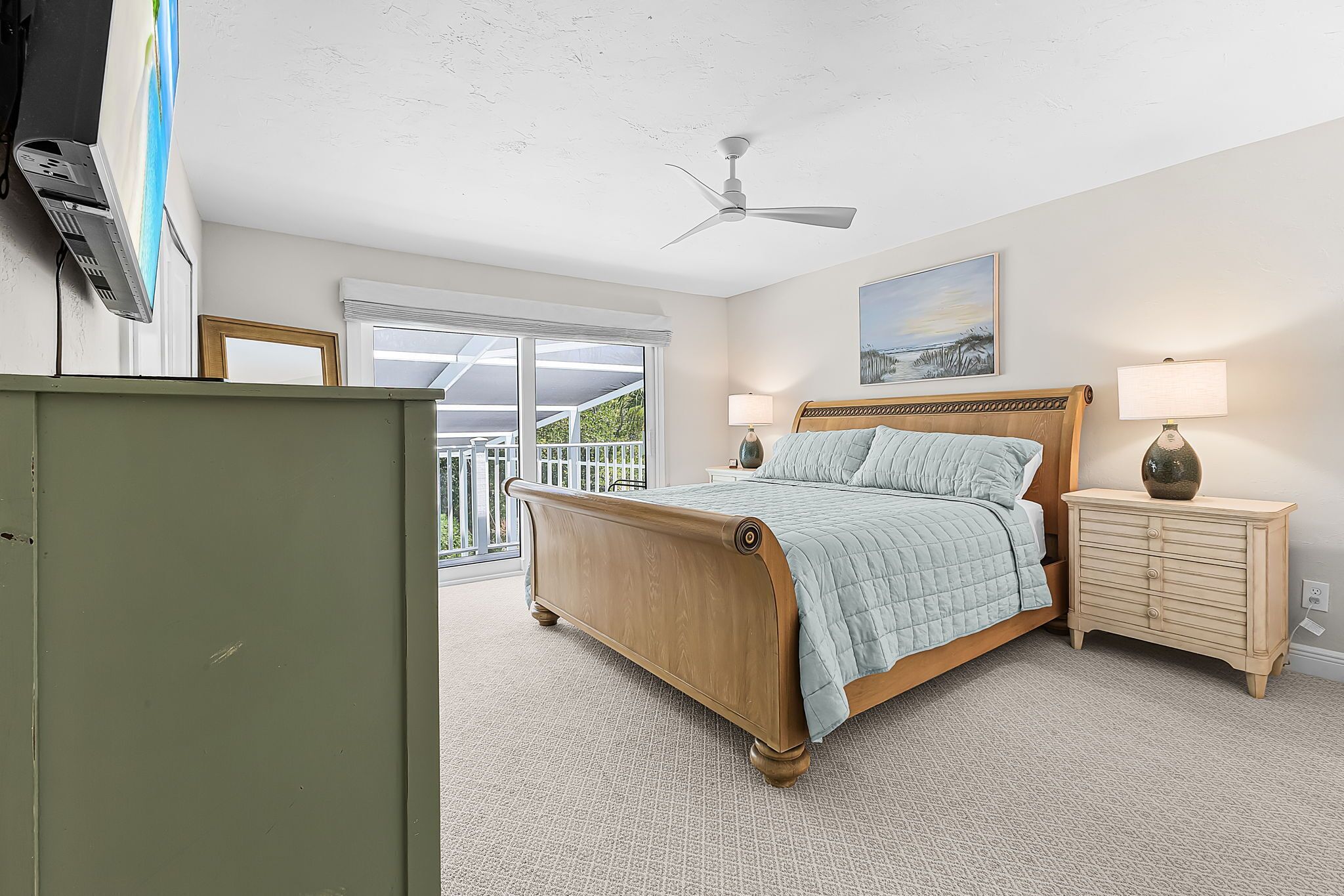 5 bedrooms, iron/ironing board, WiFi, bed sheets