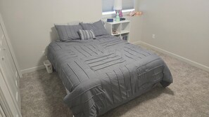 3 bedrooms, iron/ironing board, WiFi, bed sheets - Cozy Lake Edwards Private Lake Retreat. (Merrifield)