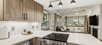 The Franklin- Modern 1 bedroom + Loft