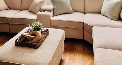 SummerRidge Oasis 4 bedrooms and 1 sleeping couch