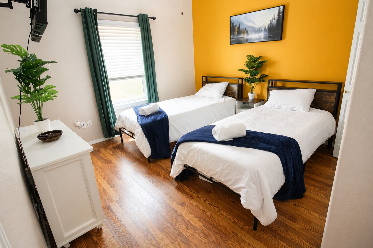 4 bedrooms, iron/ironing board, internet, bed sheets