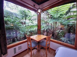 Dining - Two Peaceful cabins in marvelous Volcano for a relaxing stay. (Volcano)