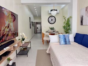 2 bedrooms, iron/ironing board, WiFi, bed sheets - Modern 2-bedroom condo with pool, Wi-Fi, and gym in the heart of Santo Domingo (Santo Domingo)