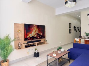 Smart TV - Modern 2-bedroom condo with pool, Wi-Fi, and gym in the heart of Santo Domingo (Santo Domingo)