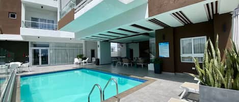Piscine extérieure, piscine chauffée